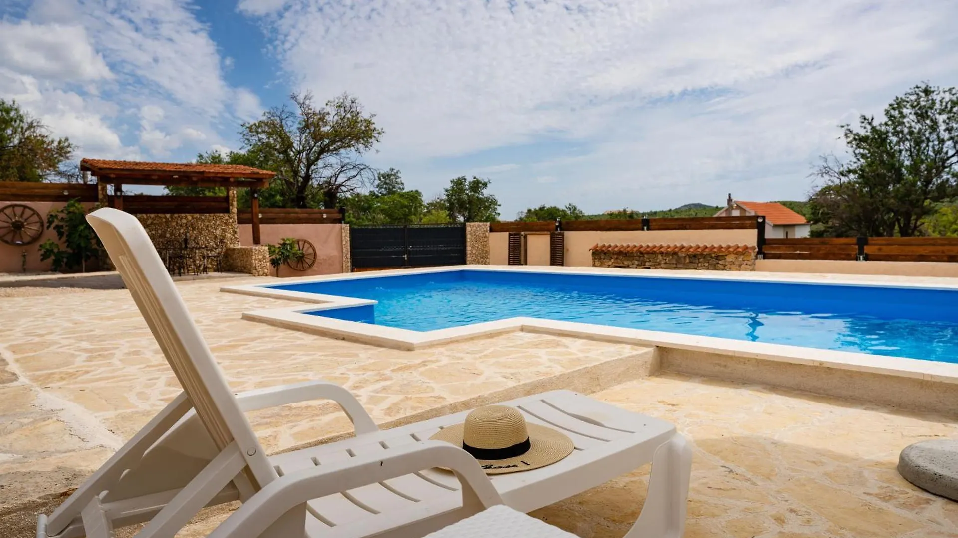 My Dalmatia - Holiday Home Burgija With Private Swimming Pool Benkovac