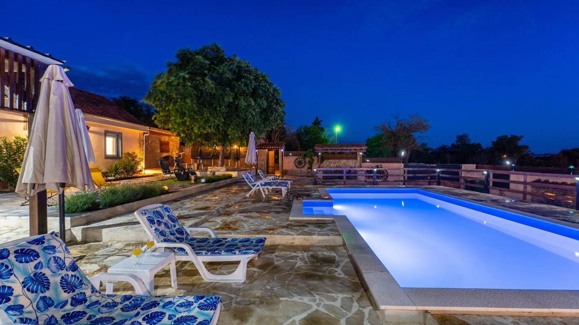 My Dalmatia - Holiday Home Burgija With Private Swimming Pool Benkovac